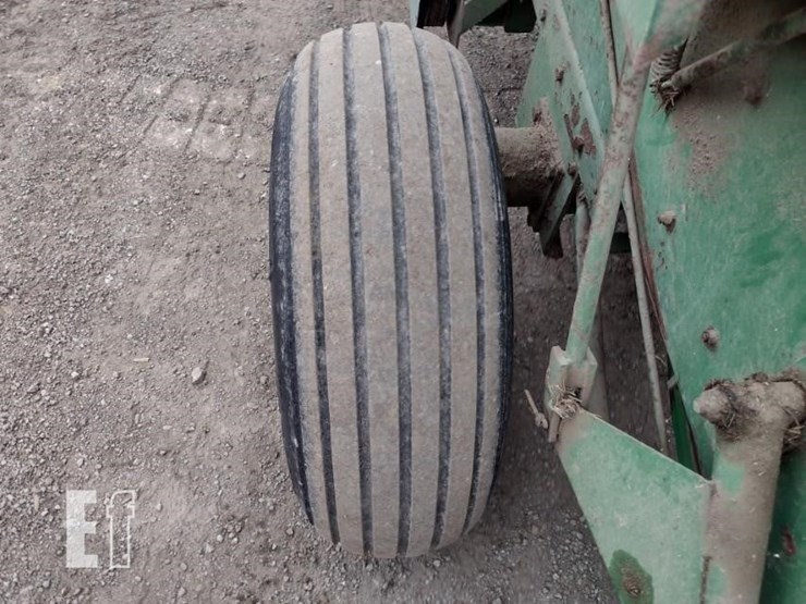 1984-john-deere-327-image-9