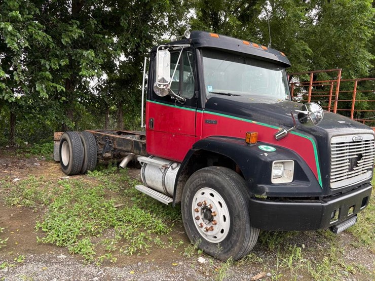 freightliner-fl70-image-5