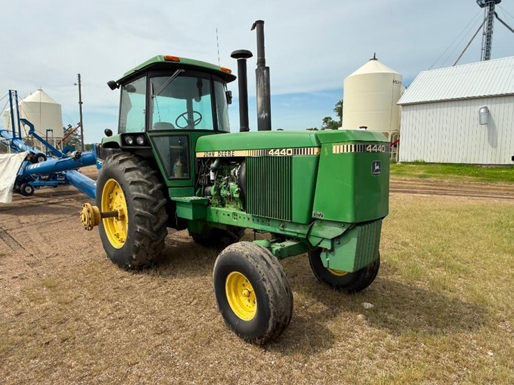 john-deere-4440-image-4