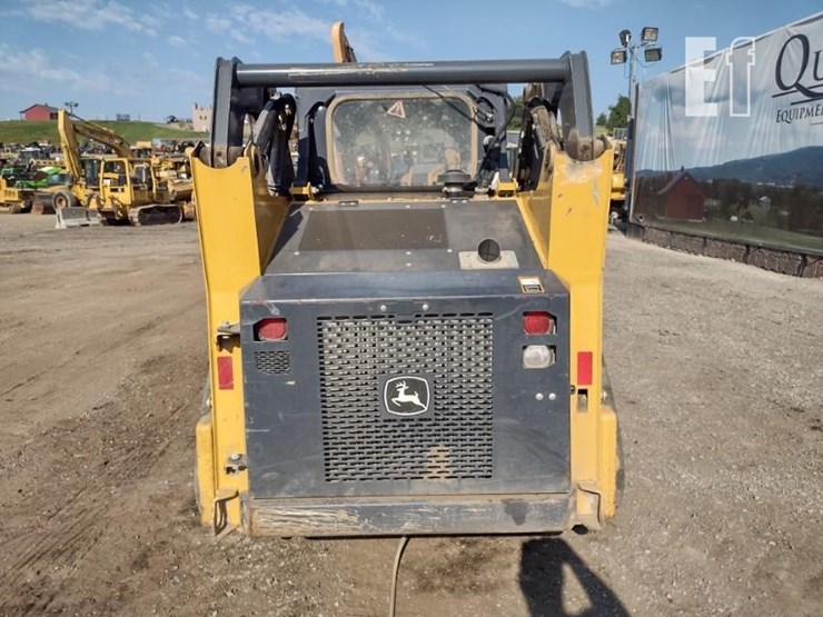2023-deere-317g-image-4