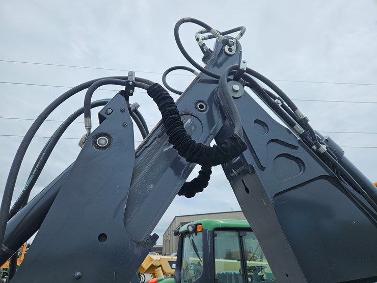 2018-deere-310l-image-12