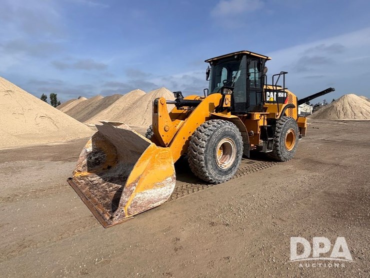 2014-caterpillar-950m-image-1