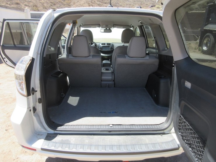 2014-toyota-rav4-image-12