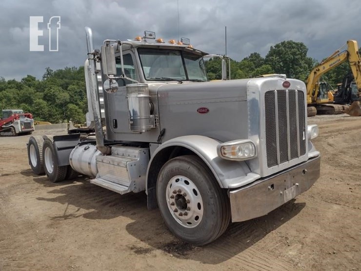 2011-peterbilt-388-image-37