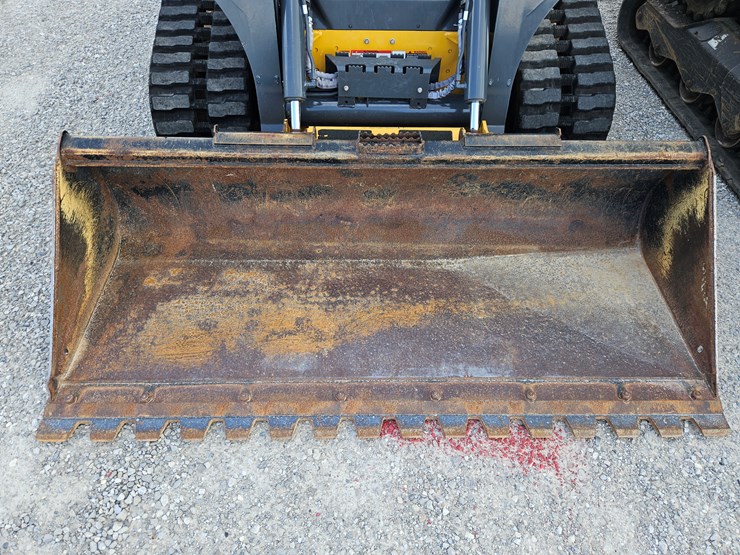 2022-deere-325g-image-3