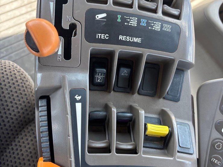 2012-john-deere-8335rt-image-42