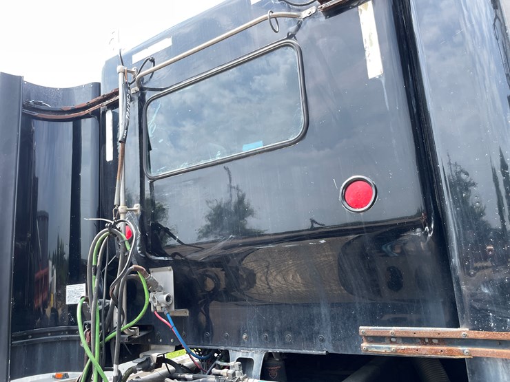 2012-kenworth-t800-image-9