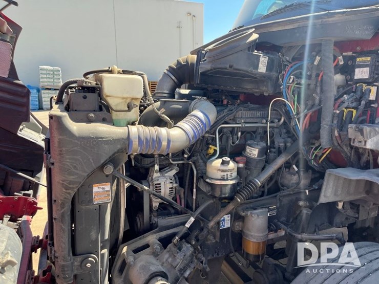 2018-peterbilt-579-image-14