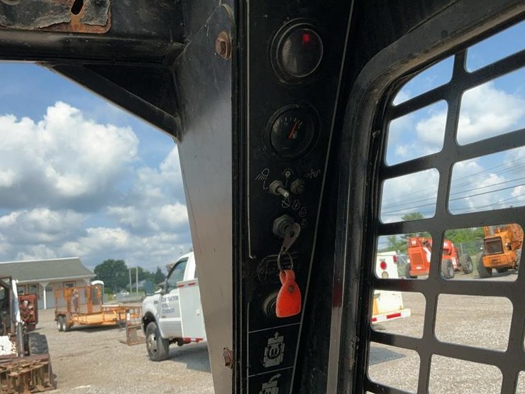 #1151-•-scat-trak-skid-loader-image-32
