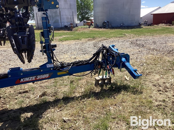 2023-kinze-3505-image-12