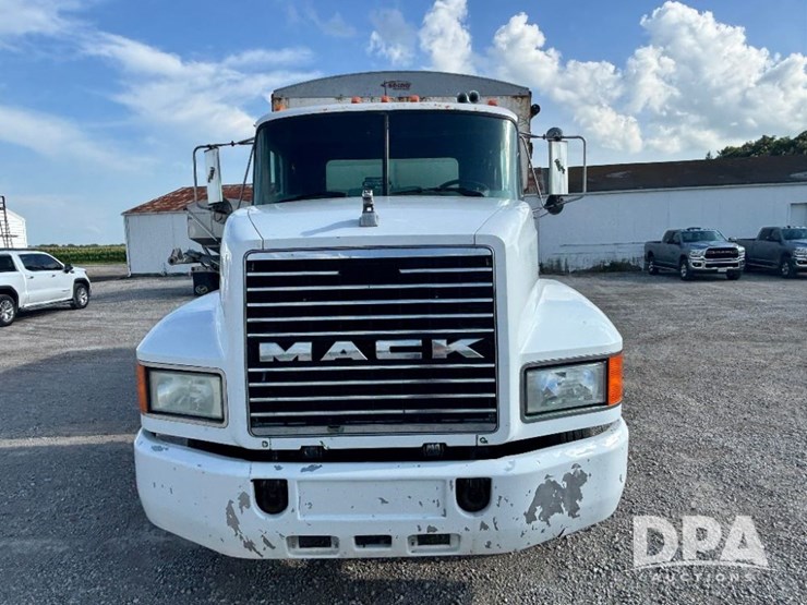 1995-mack-ch613-image-3