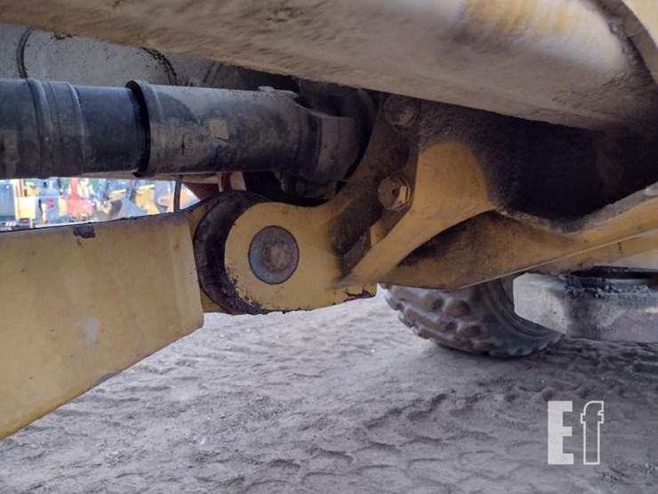 caterpillar-740-image-38
