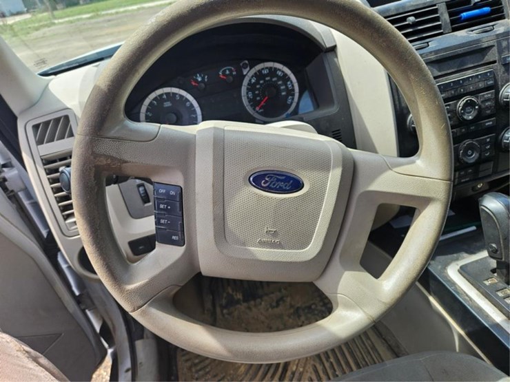 2011-ford-escape-image-19