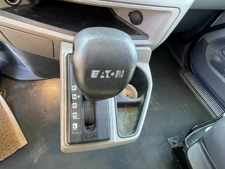 2015-peterbilt-579-image-33