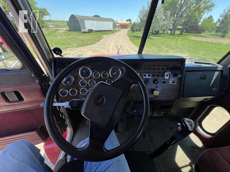 1998-peterbilt-385-image-18