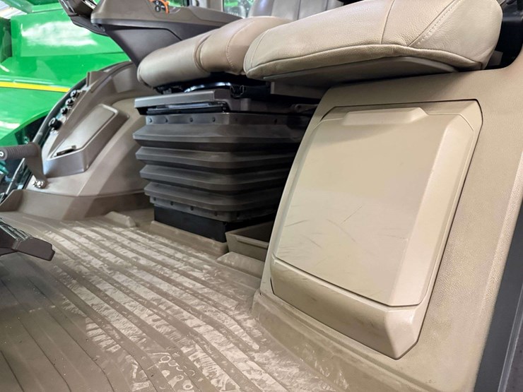 2021-john-deere-8r-340-image-84