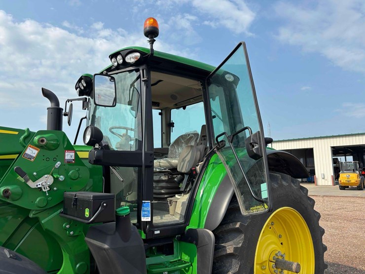 2023-john-deere-6155m-image-12