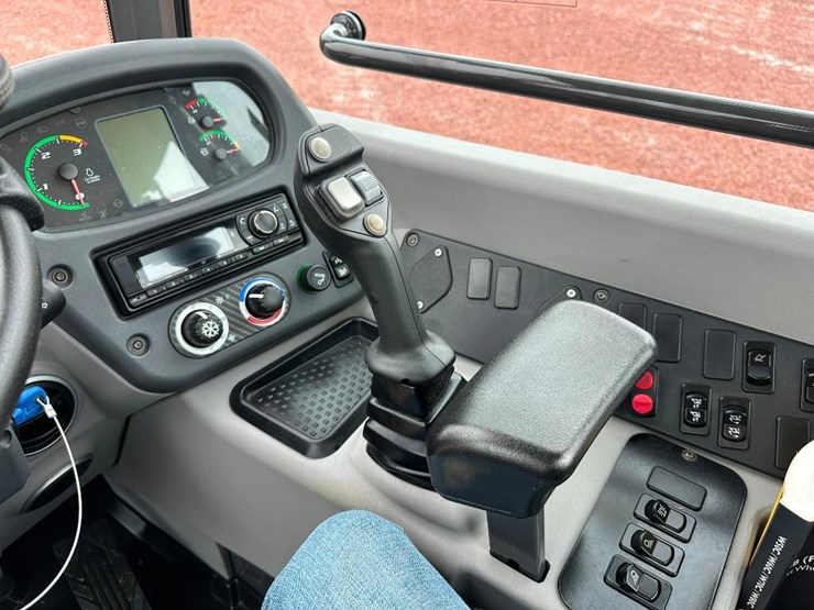 2023-new-holland-w50tc-image-57