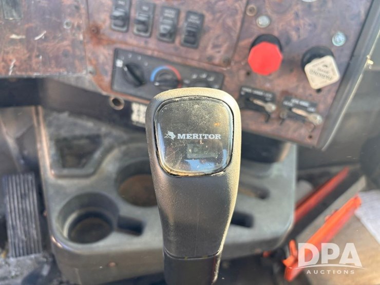 2002-ihc-9400i-day-cab-truck-(gp10940,-unit-109996)-image-78