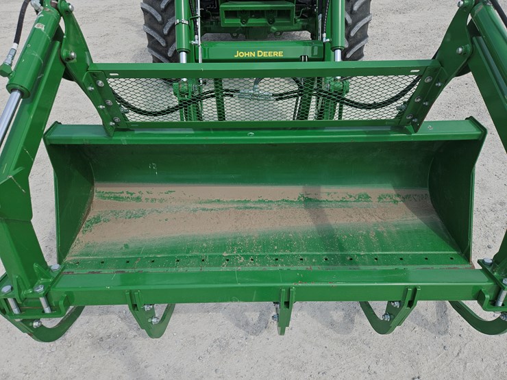 2022-john-deere-6140m-image-3