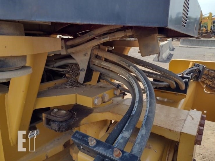 2015-caterpillar-cs56b-image-22