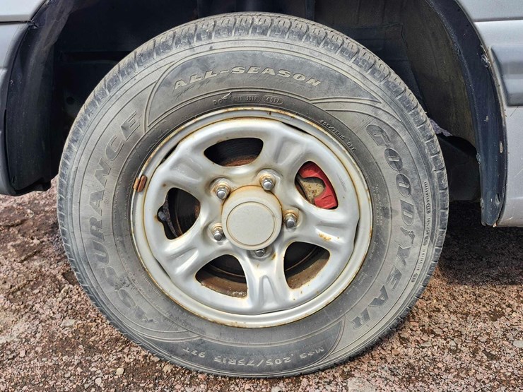 2003-chevrolet-tracker-image-34