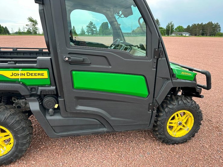 2022-john-deere-gator-image-12
