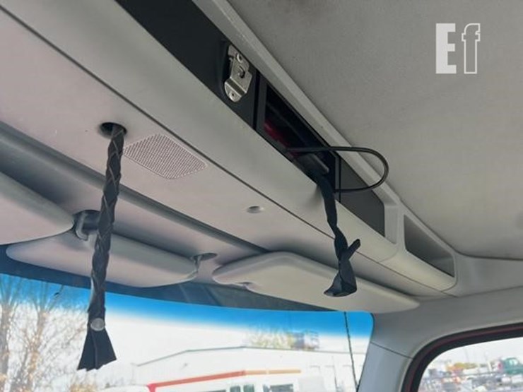 2016-kenworth-t880-image-54