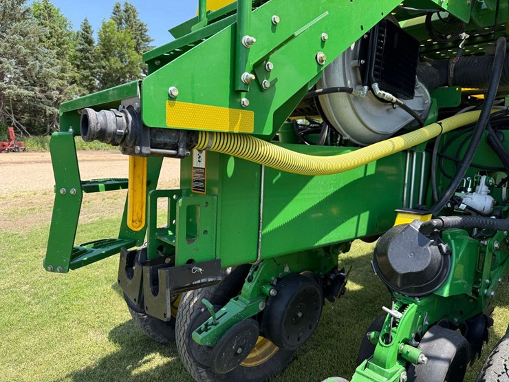 2014-john-deere-1770nt-image-41