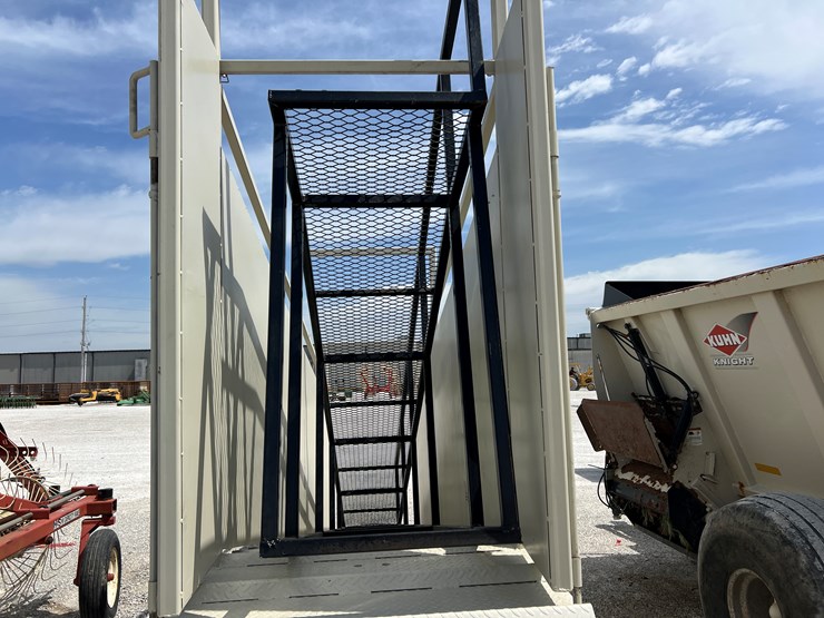 #202292-•-industrias-america-c18-cattle-ramp-image-4