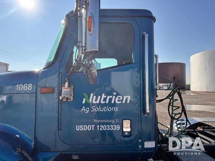 2002-ihc-9400i-day-cab-truck-(gp10940,-unit-109996)-image-24