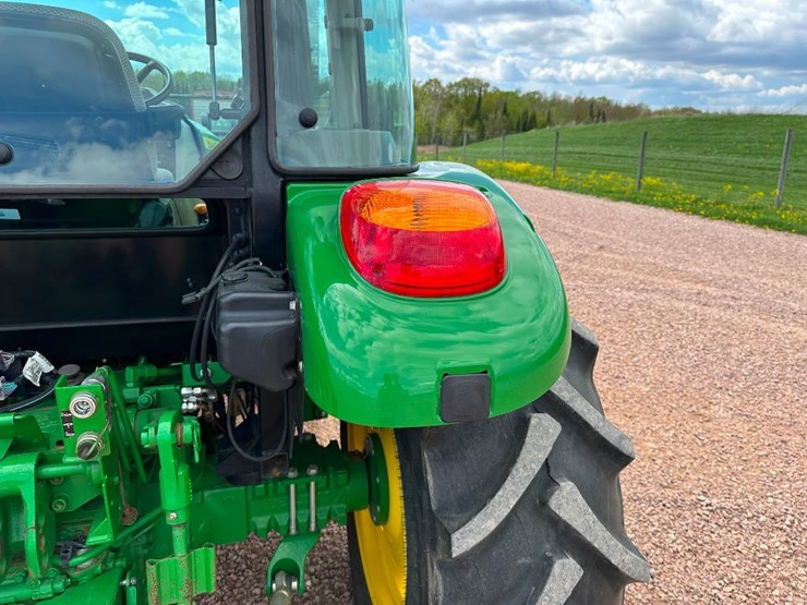 2020-john-deere-5075e-image-23
