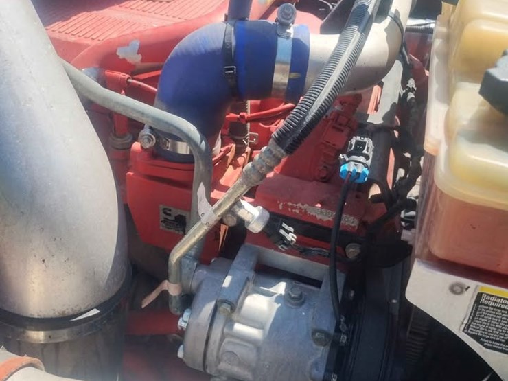 2021-peterbilt-567-image-17