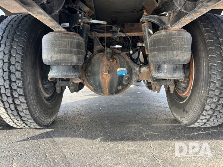 2013-peterbilt-337-image-58