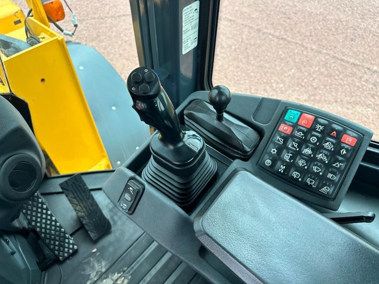 2018-deere-524kii-image-69