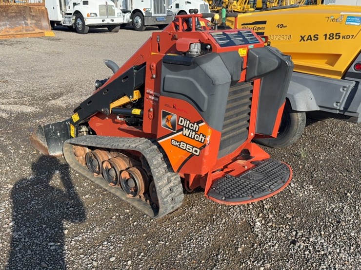 2015-ditch-witch-sk850-image-10