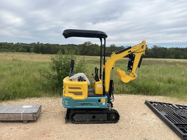 dig-master-dm100-mini-excavator-image-4