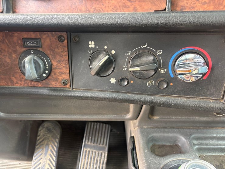2003-kenworth-t800-image-22