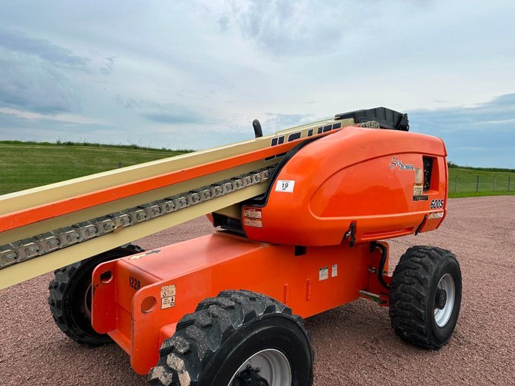 2008-jlg-600s-image-23