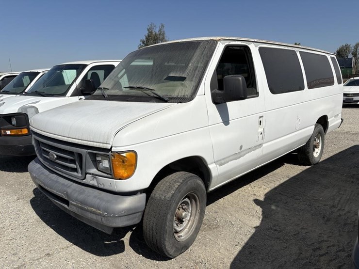 2006-ford-e350-image-2
