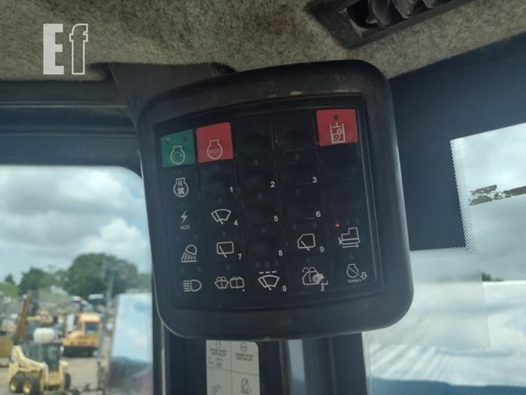 2011-deere-850k-image-10