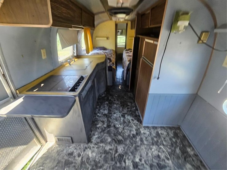#2549-•-1972-airstream-sovereign-23973-camper-image-11