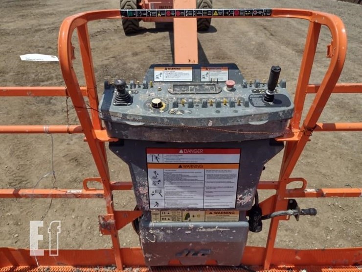 2013-jlg-1200sjp-image-21