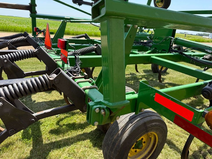 2011-john-deere-2410-image-28