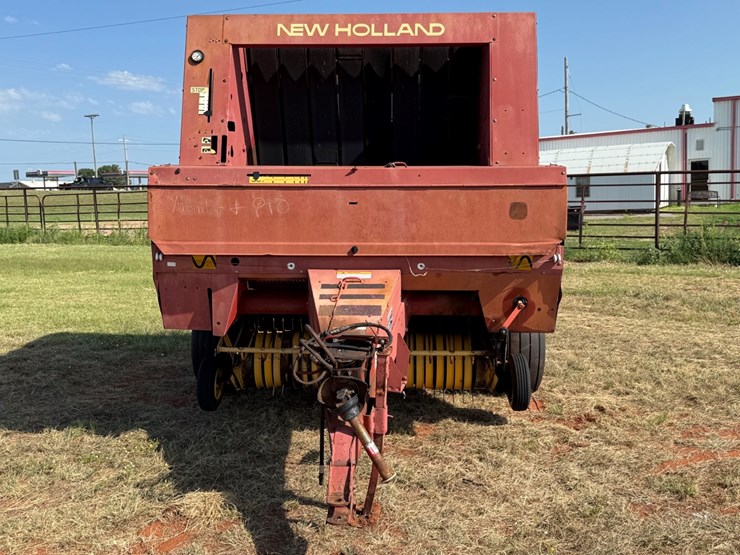 new-holland-660-image-2