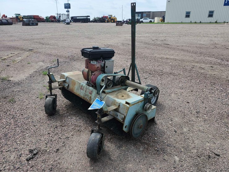 terra-broom-image-1