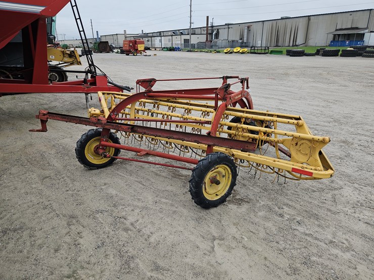 new-holland-258-image-5