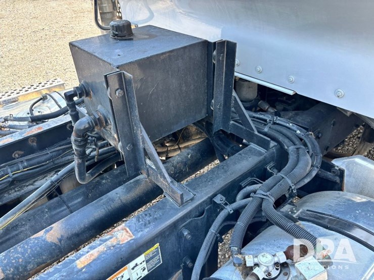 2014-kenworth-t660-image-58