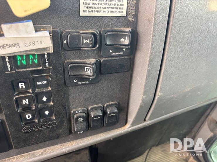 2013-peterbilt-337-image-69