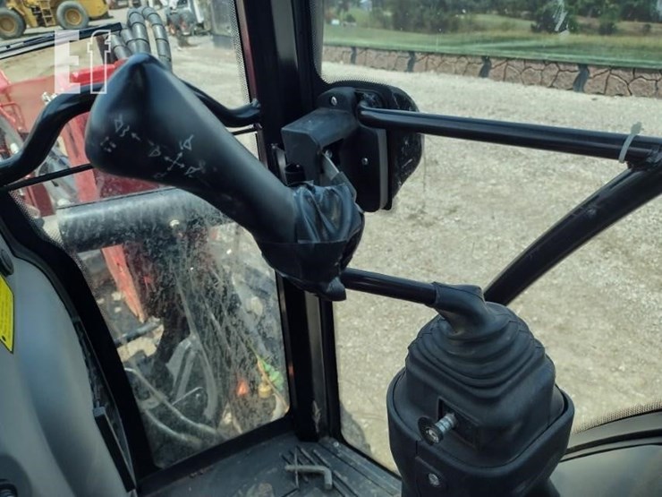 2022-case-ih-farmall-75a-image-9